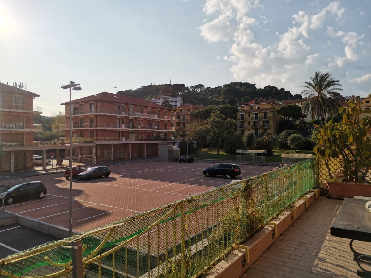Il Tulipano Apartamento San Bartolomeo Al Mare Exterior foto