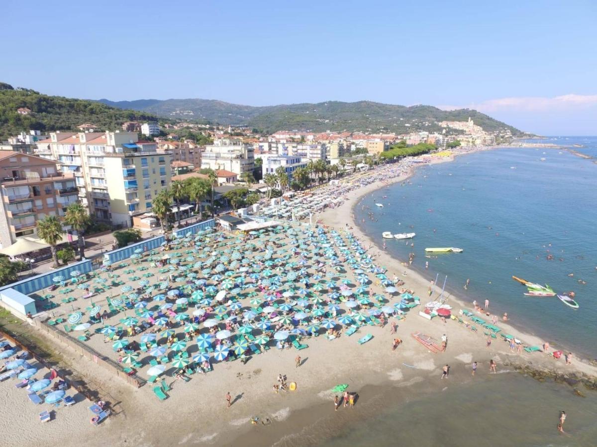 Il Tulipano Apartamento San Bartolomeo Al Mare Exterior foto